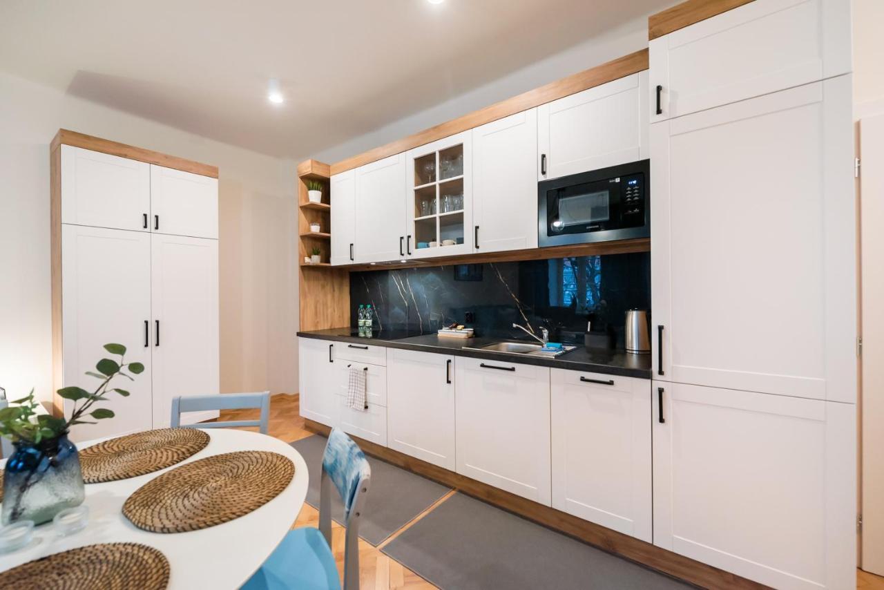 Old Town Eclectic Apartment For 6 People Варшава Екстериор снимка