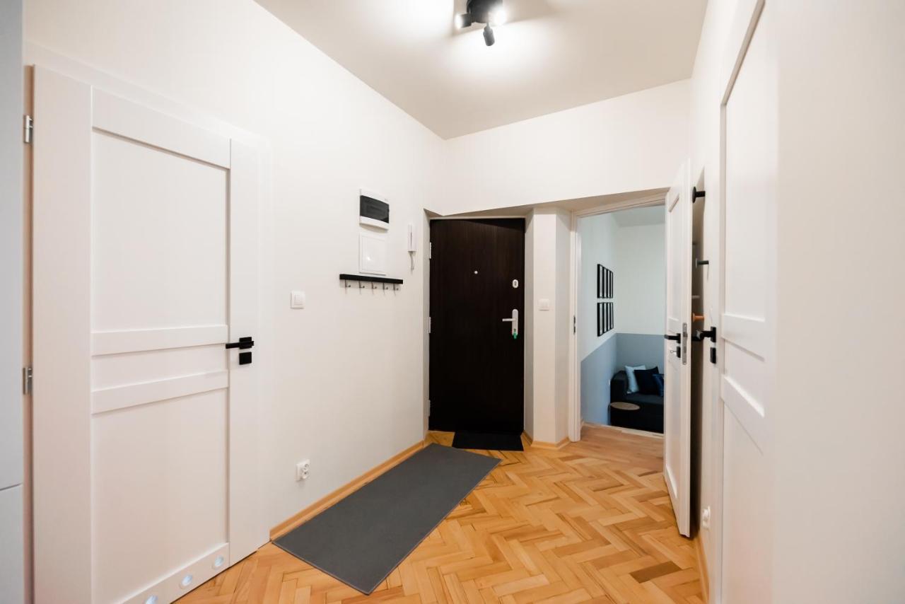 Old Town Eclectic Apartment For 6 People Варшава Екстериор снимка