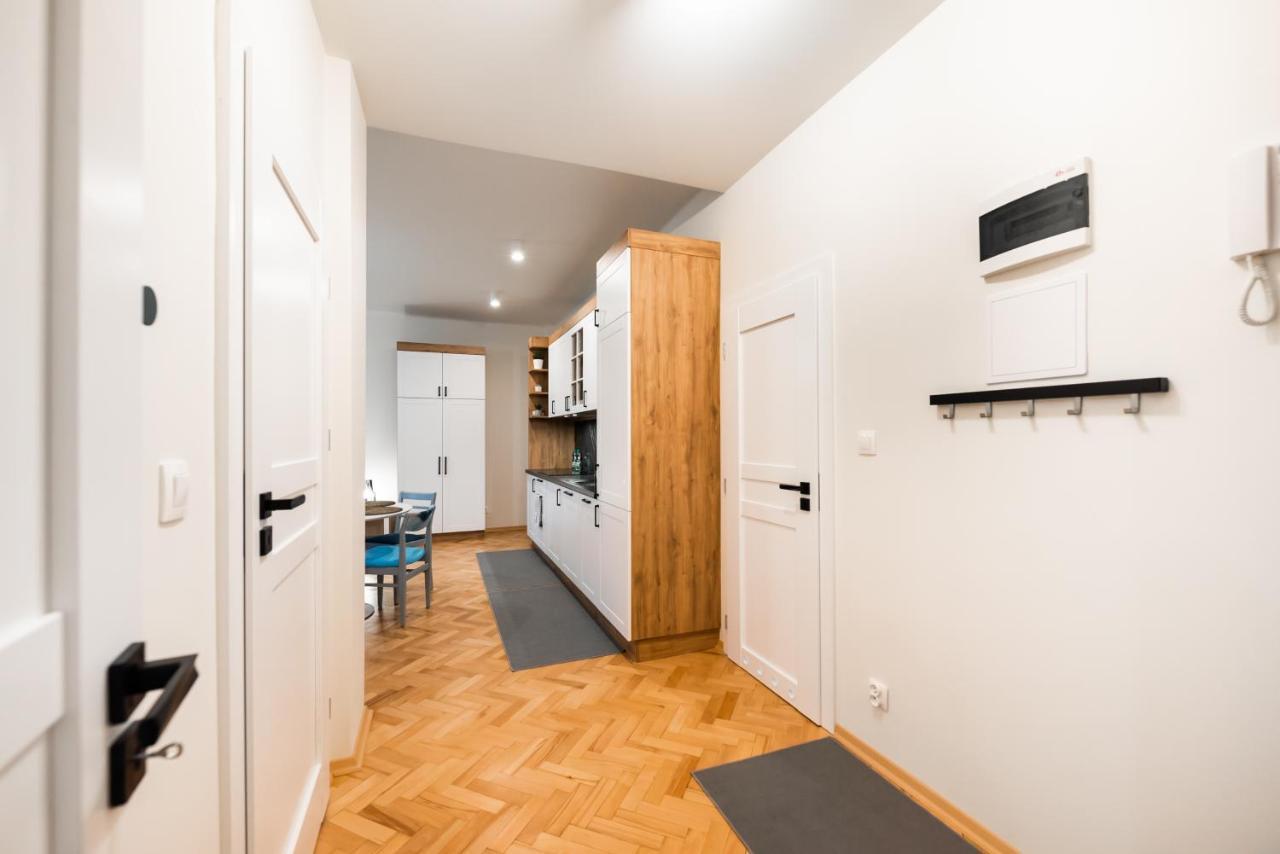 Old Town Eclectic Apartment For 6 People Варшава Екстериор снимка